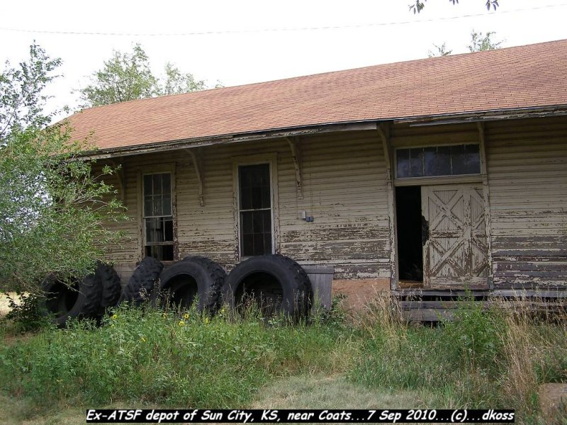 Ex-ATSF depot of Sun City KS 004.jpg