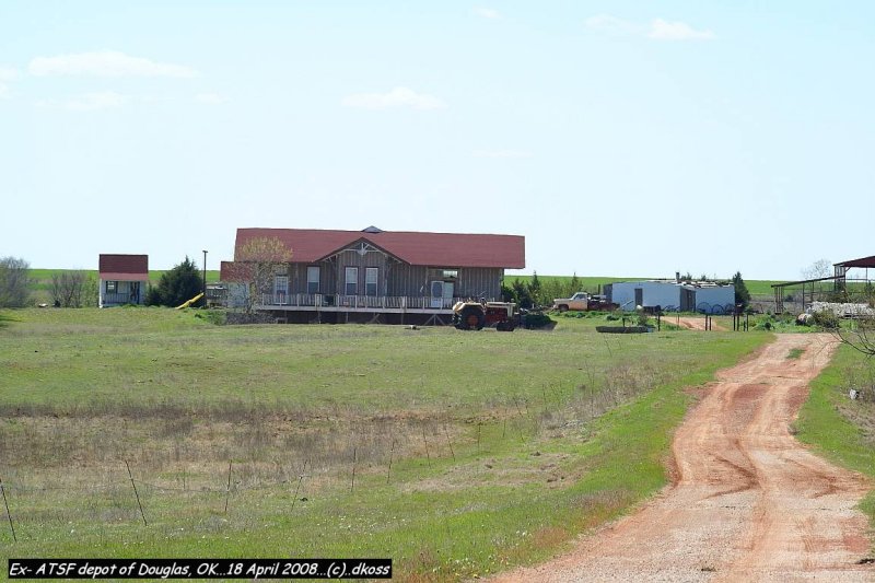 Ex-ATSF depot of Douglas OK-003.jpg