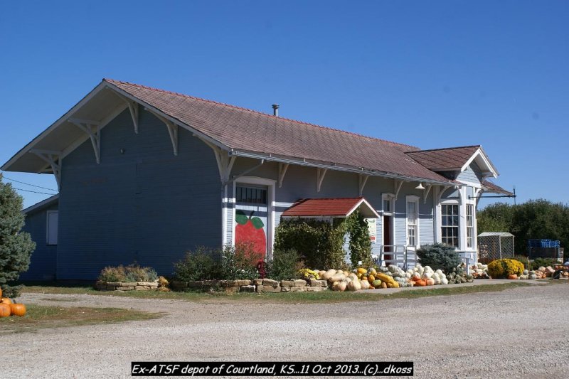 Ex-ATSF depot  Courtland KS 001.jpg