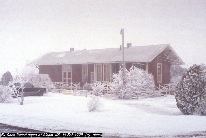 Ex-Rock Island depot of Bloom KS-001.jpg