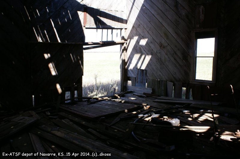 Ex-Navarre ATSF depot 004.jpg