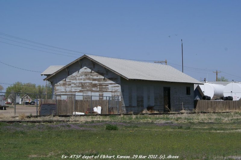 Ex- ATSF Depot  Elkhart KS 001.jpg