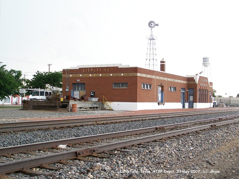 Littlefield ATSF Depot 001.jpg