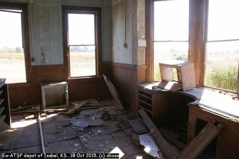 Ex-ATSF Isabel KS depot 006.jpg