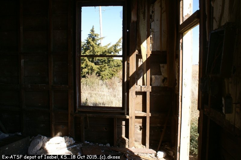 Ex-ATSF Isabel KS depot 009.jpg