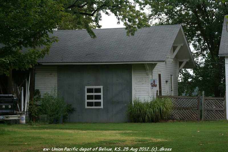 Ex- UP depot of Belvue KS 004.jpg
