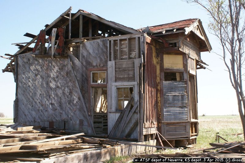 Ex-ATSF depot of Naverre KS 003.jpg