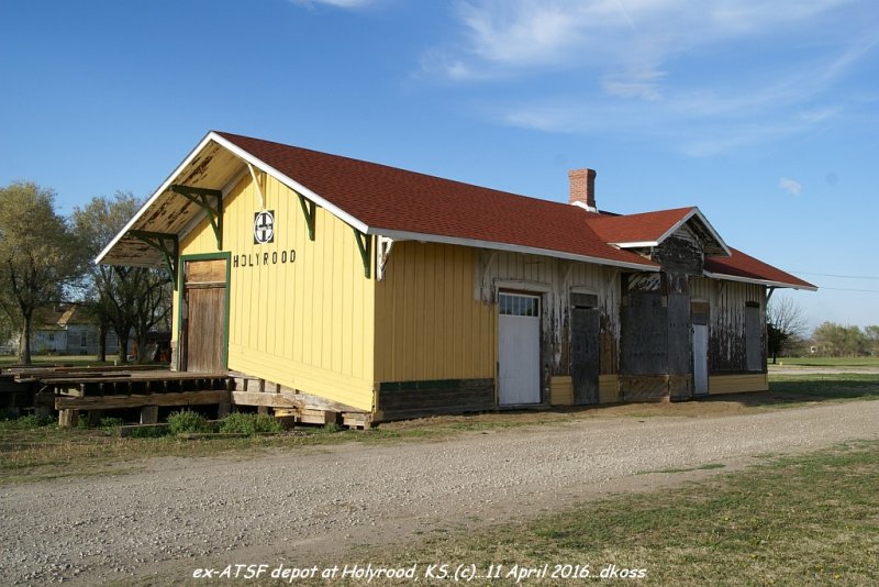 ex- ATSF depot of Holyrood KS-004.jpg