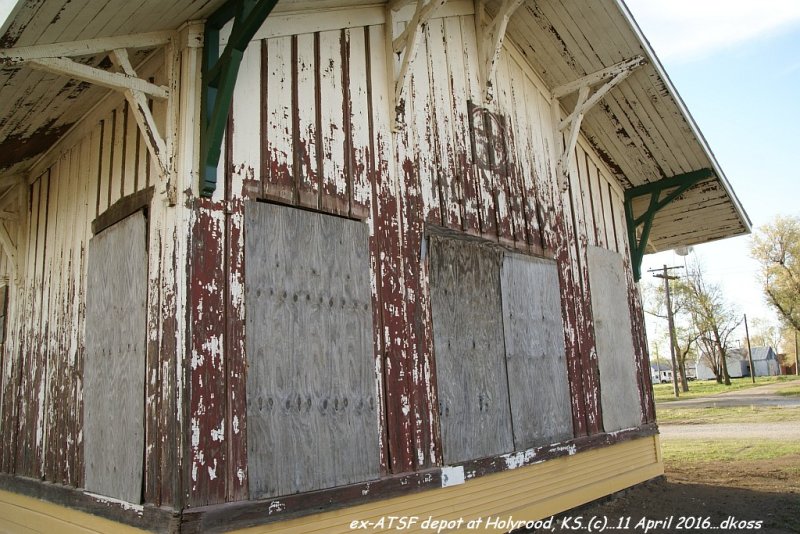 ex- ATSF depot of Holyrood KS-006.jpg