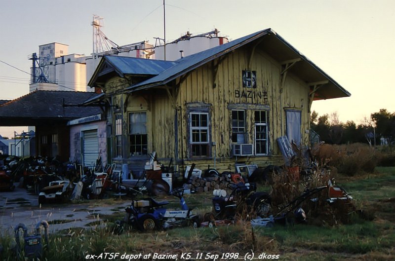 Ex-ATSF Bazine KS depot 004. jpg.jpg
