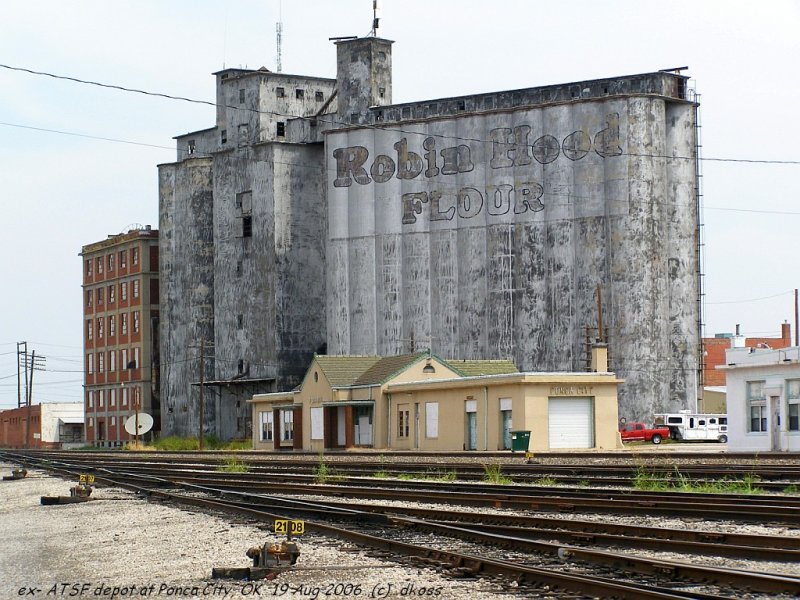 ex-ATSF depot of Ponca City OK-008.jpg