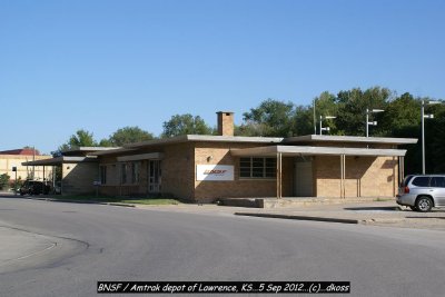 Ex-UP Lawrence KS depot 002.jpg