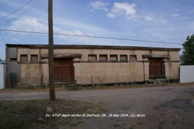 Ex-ATSF depot  Shattuck OK 003.jpg