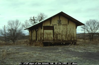 Ex-ATSF depot at San Antonio NM 003.jpg