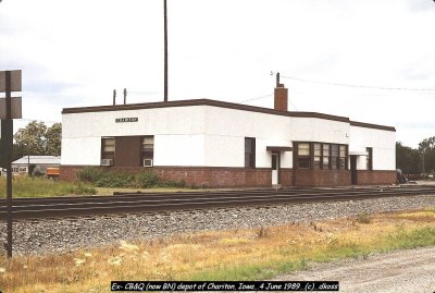 Ex-CBQ depot of Chariton IA-003.jpg