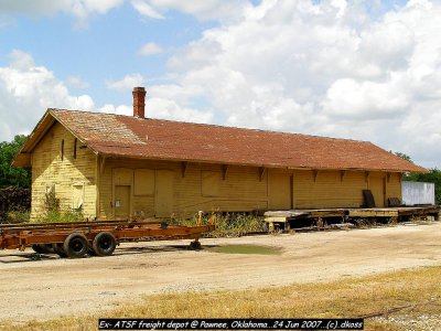 Ex- ATSF freight depot of Pawnee OK-003.jpg