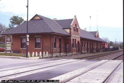 Ex-MP depot of Pleasant Hill MO-001.jpg