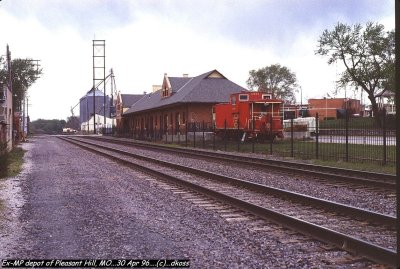 Ex-MP depot of Pleasant Hill MO-003.jpg