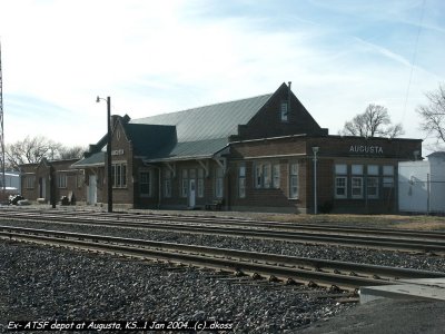 Ex-ATSF depot  Augusta KS 005.jpg