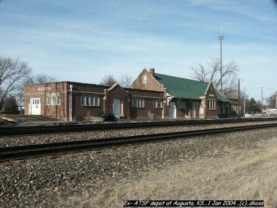 Ex-ATSF depot  Augusta KS 001.jpg