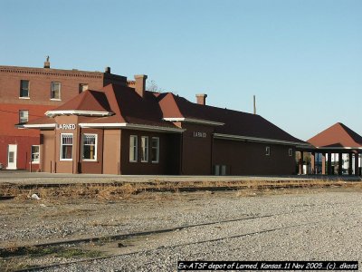 Ex-ATSF depot of Larned KS-001.jpg