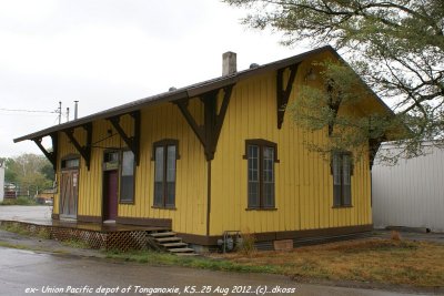 Ex- UP depot of Tonganoxie KS 002.jpg