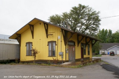 Ex- UP depot of Tonganoxie KS 003.jpg