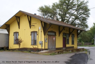 Ex- UP depot of Tonganoxie KS 001.jpg