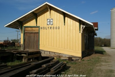 ex- ATSF depot of Holyrood KS-002.jpg