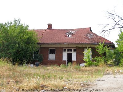 ex-Midland Valley Pawhuska depot-001.jpg