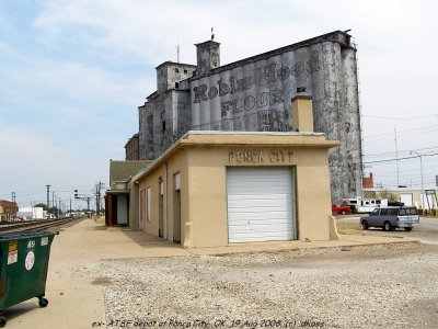 ex-ATSF depot of Ponca City OK-001.jpg