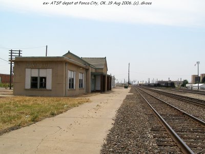 ex-ATSF depot of Ponca City OK-006.jpg