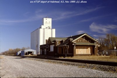 ex-ATSF depot of Halstead KS-001.jpg