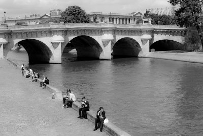 Lunchtime, Paris