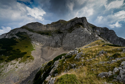 Ilin Do pass 2230m with northern wall of Prutas 2393m behind, Durmitor NP