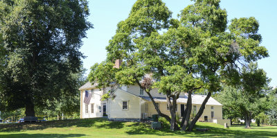 Classic-New-England-Home-Of-Founding-Fathers.jpg