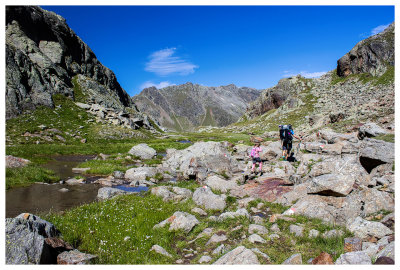 Hiking through the Gruebler cirque