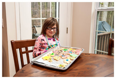 Decorating Christmas cookies