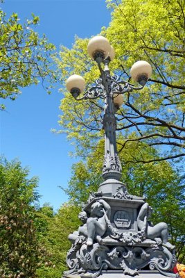 391 401 Central Park lamppost 5.2013.jpg