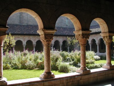490 555 3 cloisters courtyard.JPG