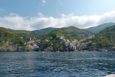 307 CT Boat ride Riomaggiore 944.jpg