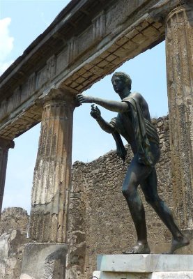 207 Temple of Apollo Pompeii.jpg