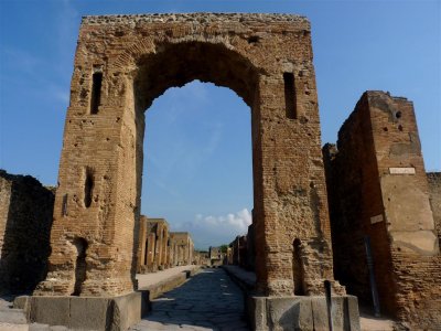 229 Arco onorario Pompeii.jpg
