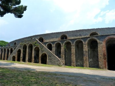 342 Amphitheater Pompeii.jpg