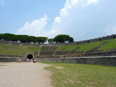 343 Amphitheater Pompeii.jpg