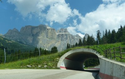 217 Grande Stada delle Dolomiti ski run tunnel.jpg