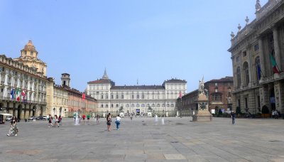 670 1 Torino Piazza Castello.jpg