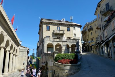 157 San Marino Piazza Garibaldi.jpg