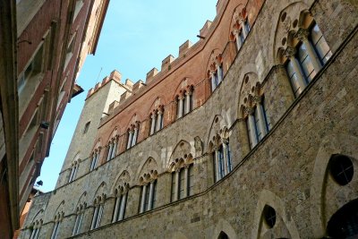 111 Palazzo Chigi-Saracini 2015 1.jpg