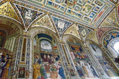 129 Siena Duomo Piccolómini Library 2015 1.jpg